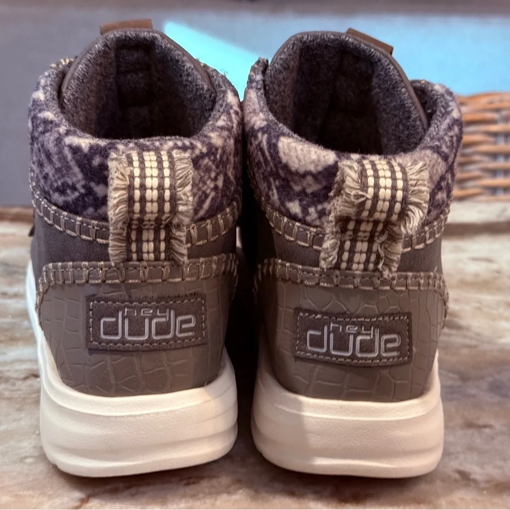 Women’s HEY DUDE Eloise recycled suede leather slip on bootie. Size 6 - Picture 8 of 12